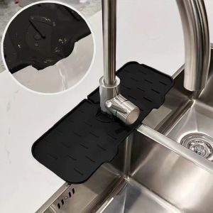 Черен силиконов отцедник за кухненска мивка